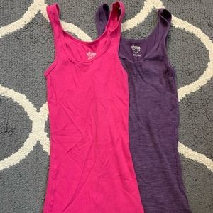 Set of two muscle tanks